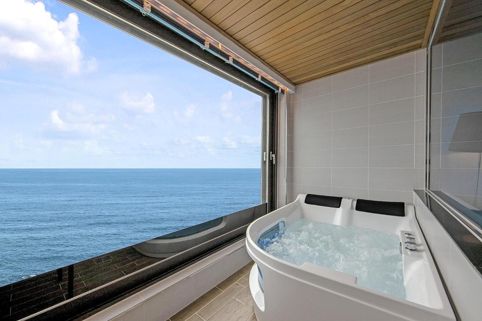 Gangneung The Ciel Spa Pension Rom bilde