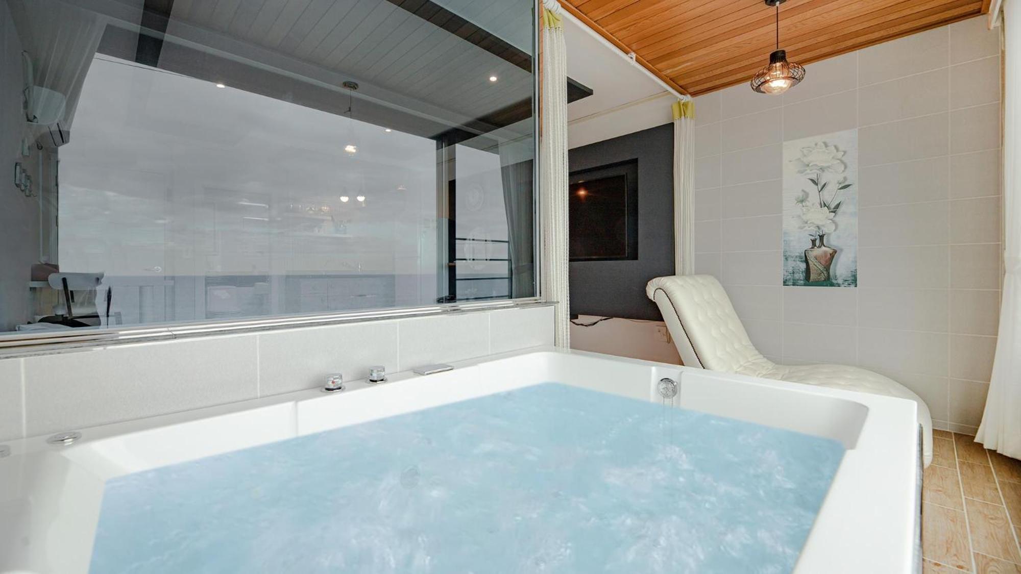 Gangneung The Ciel Spa Pension Rom bilde