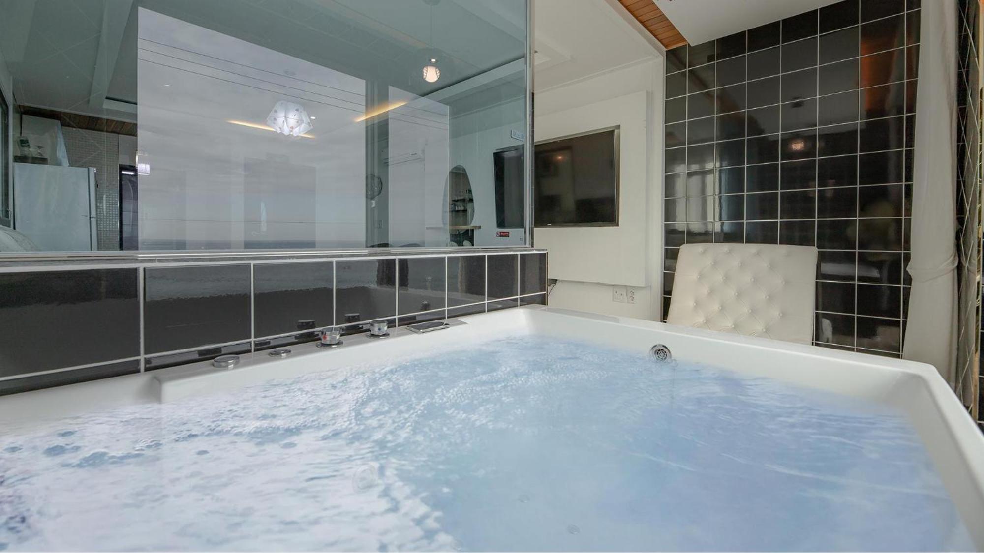 Gangneung The Ciel Spa Pension Rom bilde