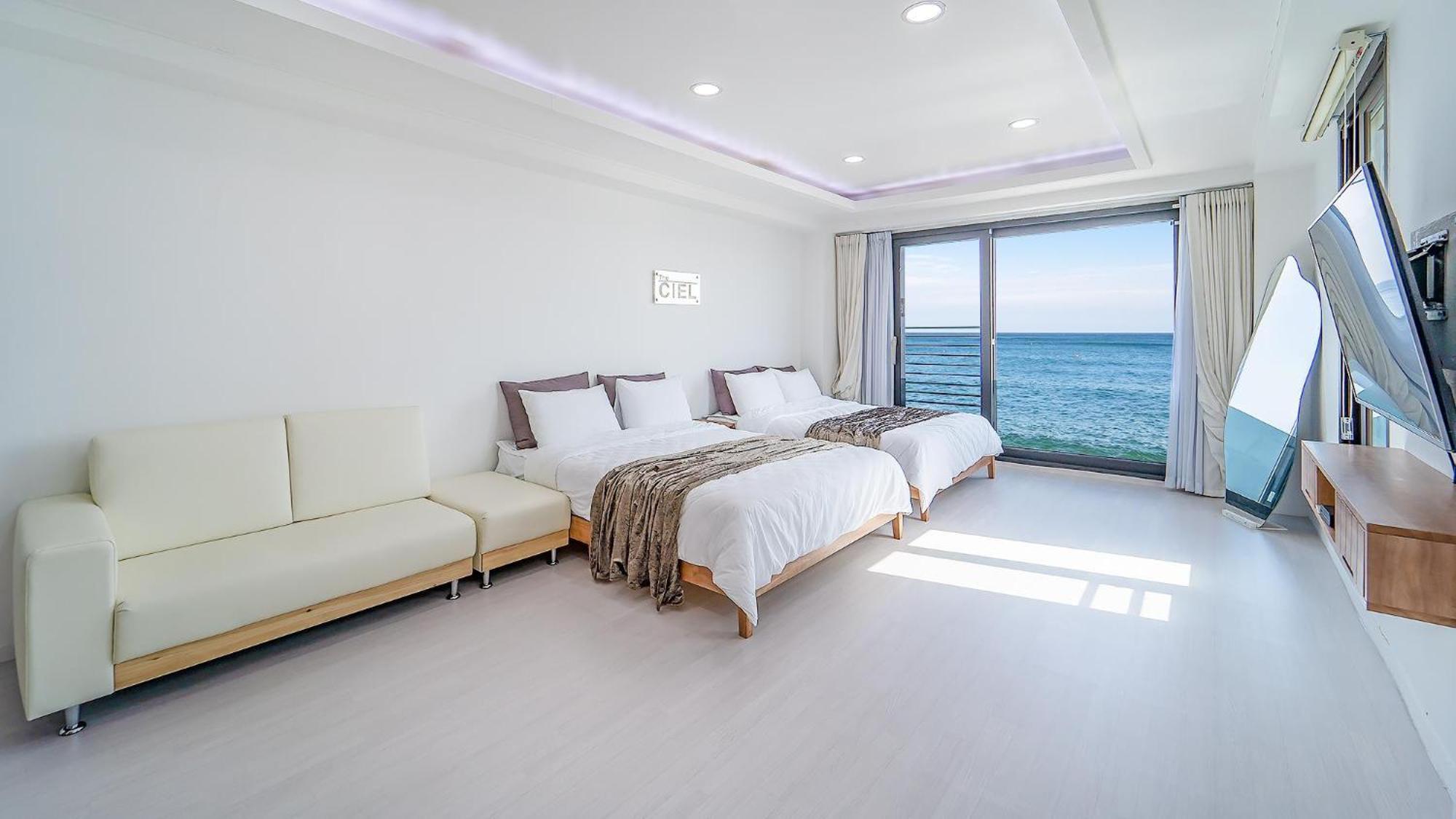 Gangneung The Ciel Spa Pension Rom bilde